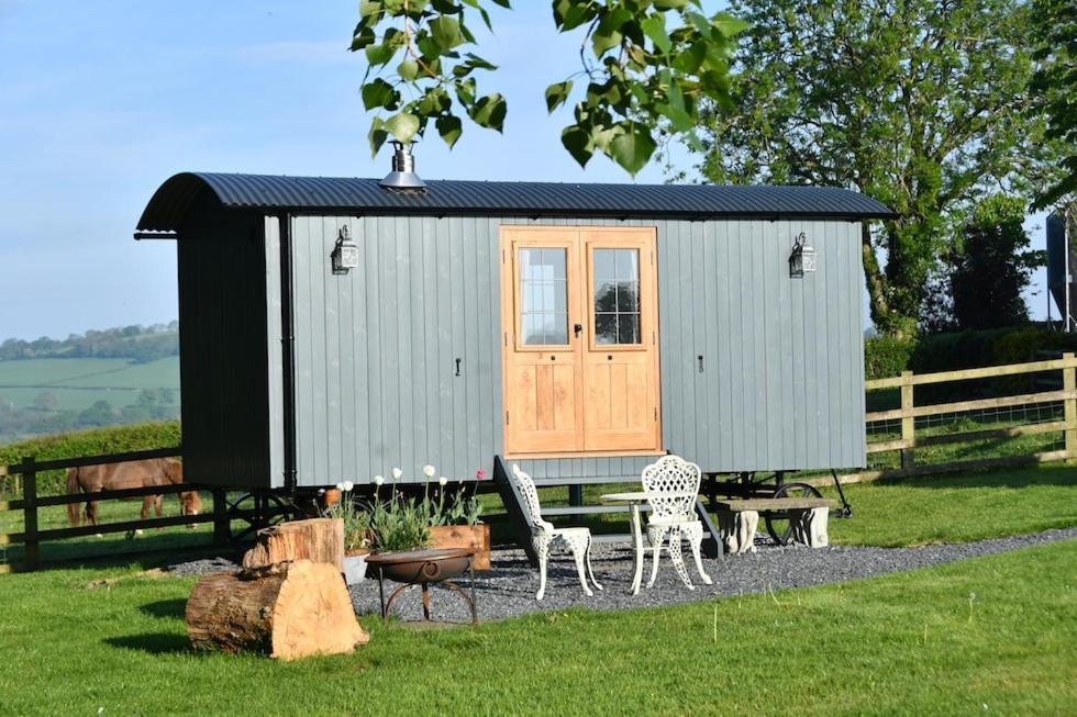 The Shepherds Hut Carmarthen Exterior photo